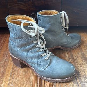 Frye Sabrina 6g grey
